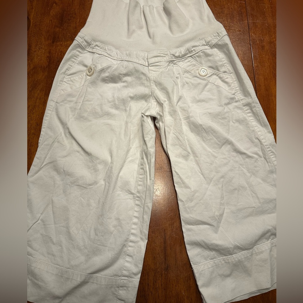 Jolt White Capri Pants